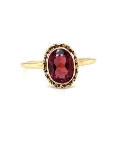Pre-Owned 9ct Yellow Gold Oval Garnet Solitaire Ring